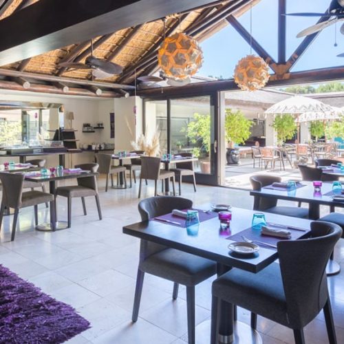 SHANTI-SOM Wellbeing Retreat - ReiseSpa Wellness Retreat - Essbereich Terrasse